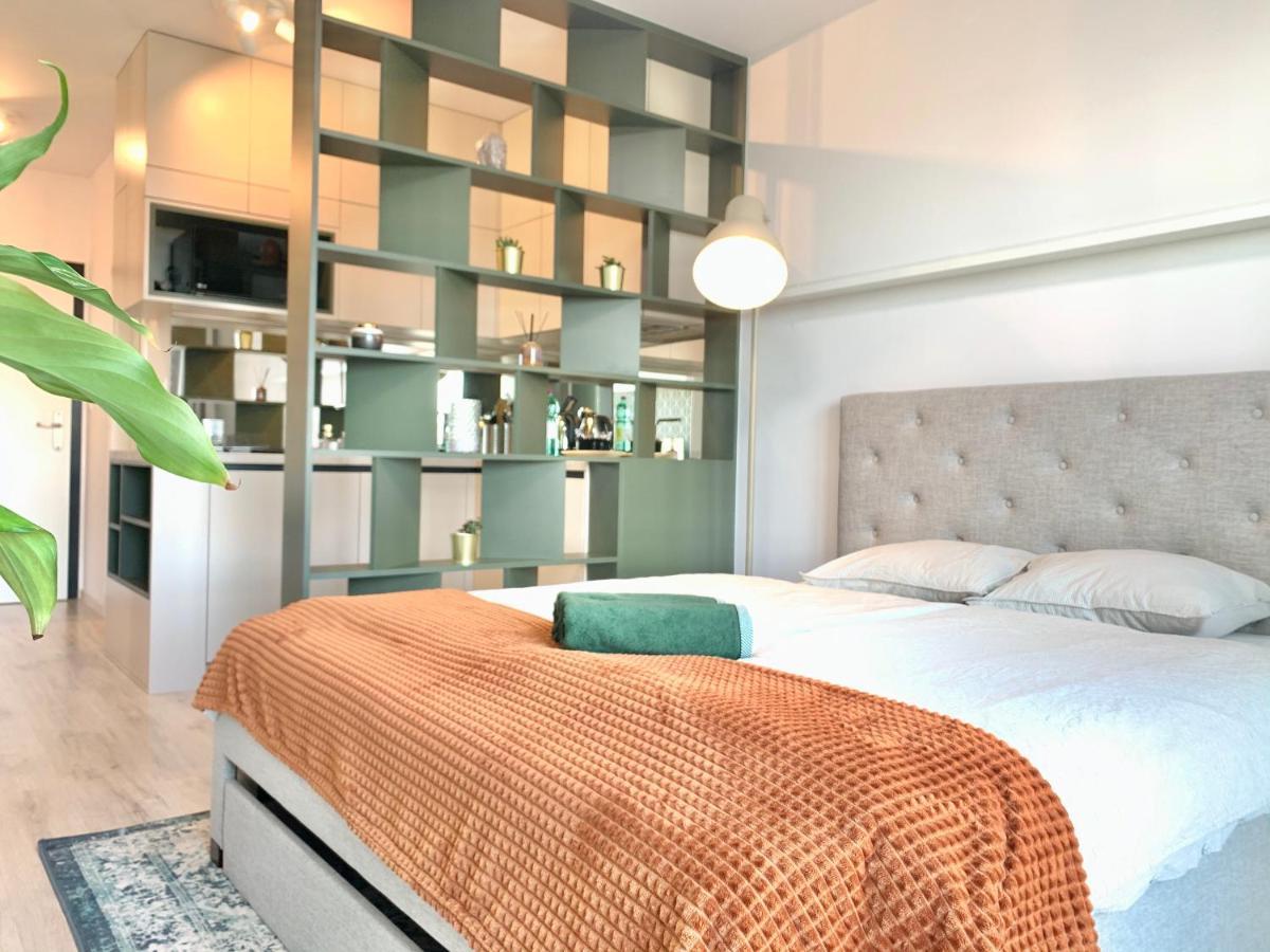 Luxury, Bright Studio With Parking And Balcony In Bratislava Center Kültér fotó