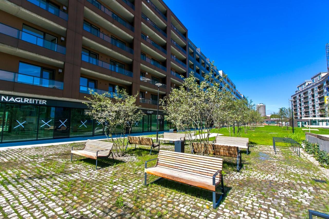 Luxury, Bright Studio With Parking And Balcony In Bratislava Center Kültér fotó