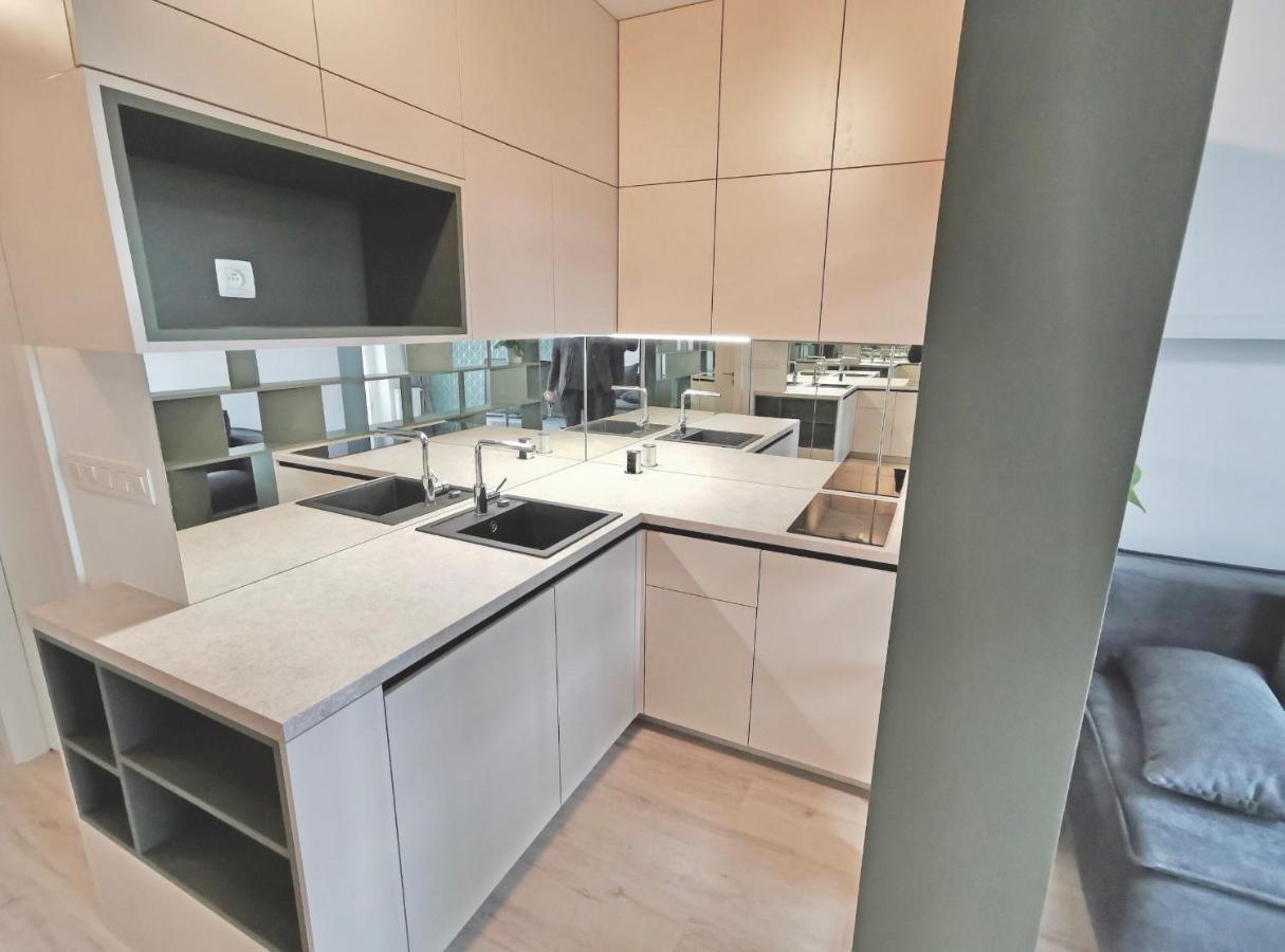 Luxury, Bright Studio With Parking And Balcony In Bratislava Center Kültér fotó