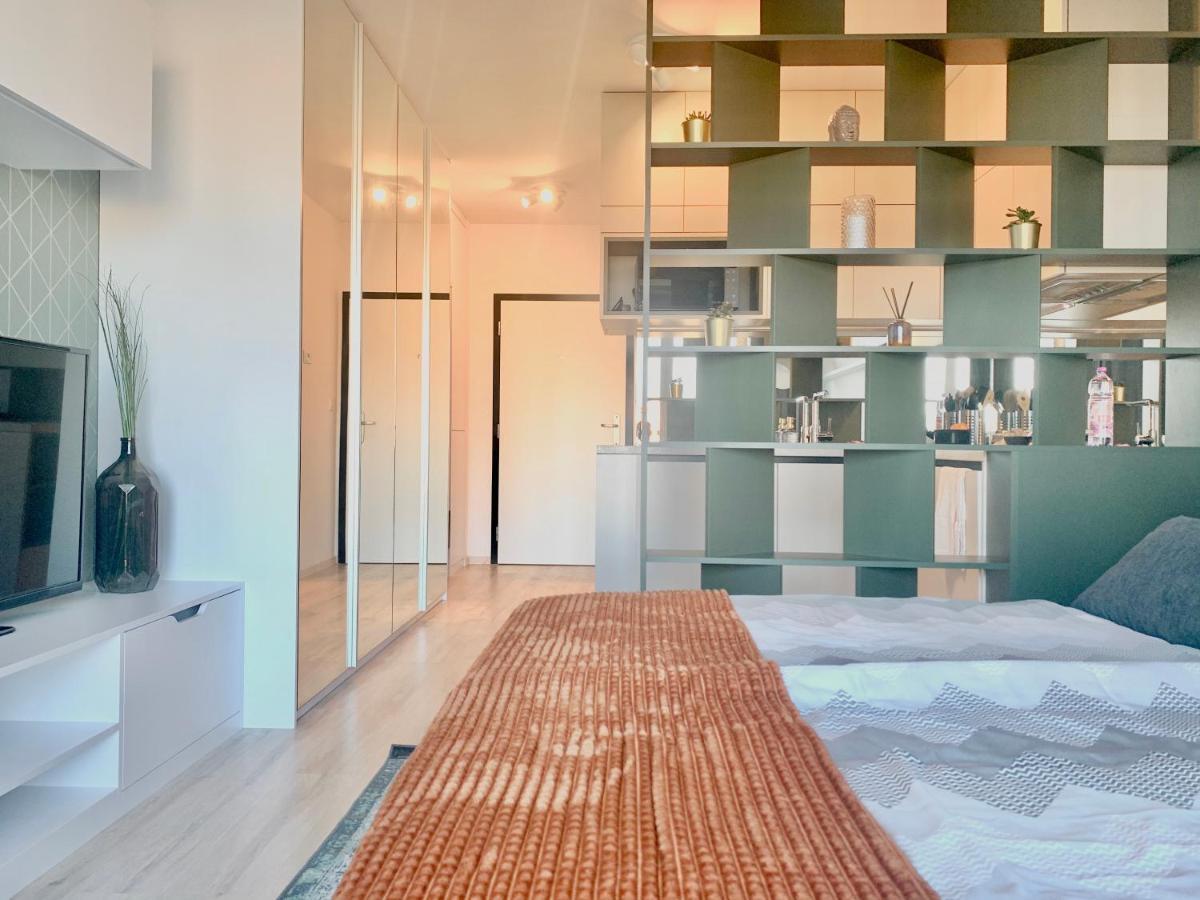 Luxury, Bright Studio With Parking And Balcony In Bratislava Center Kültér fotó